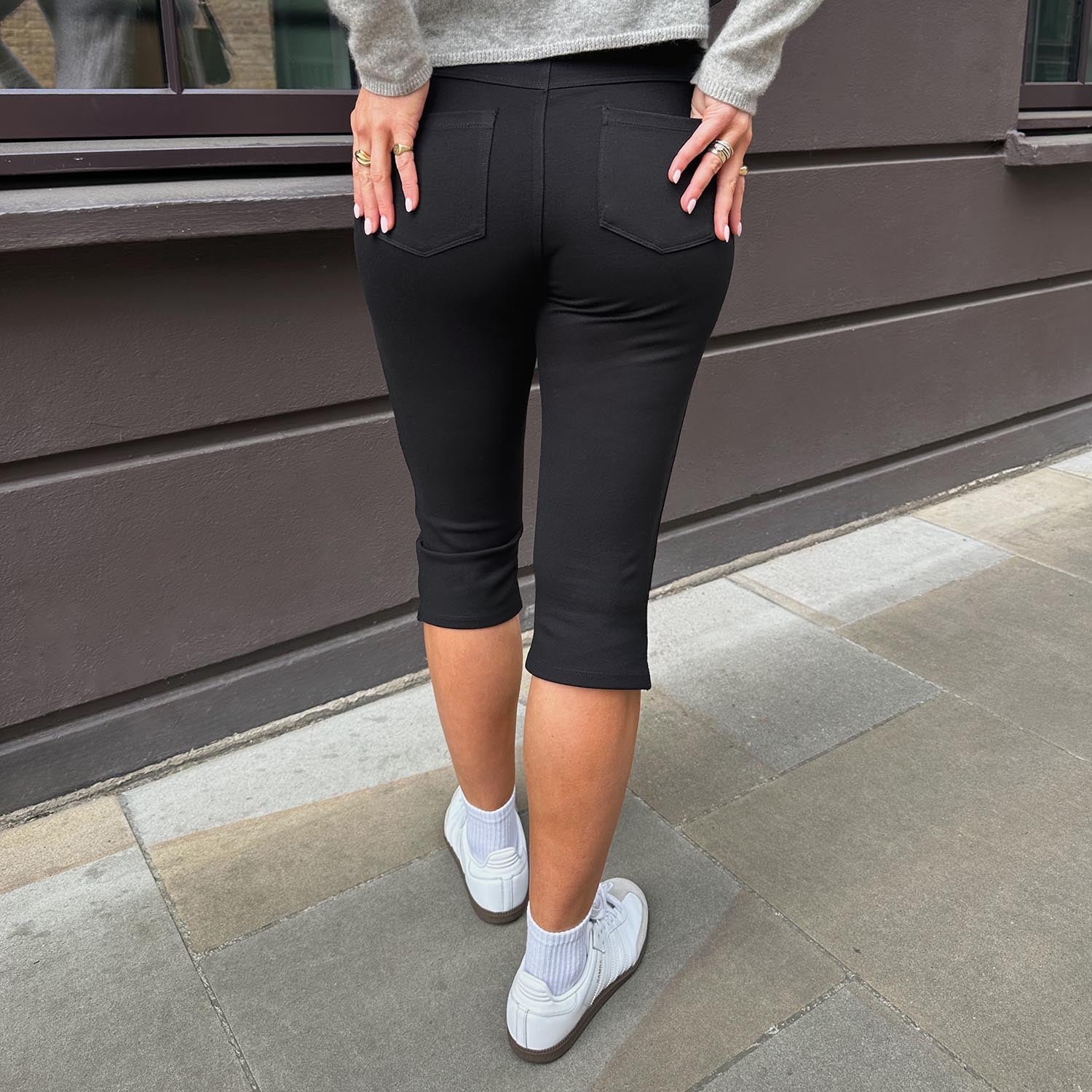 Capri Leggings - Black 7 Capri Leggings - Black